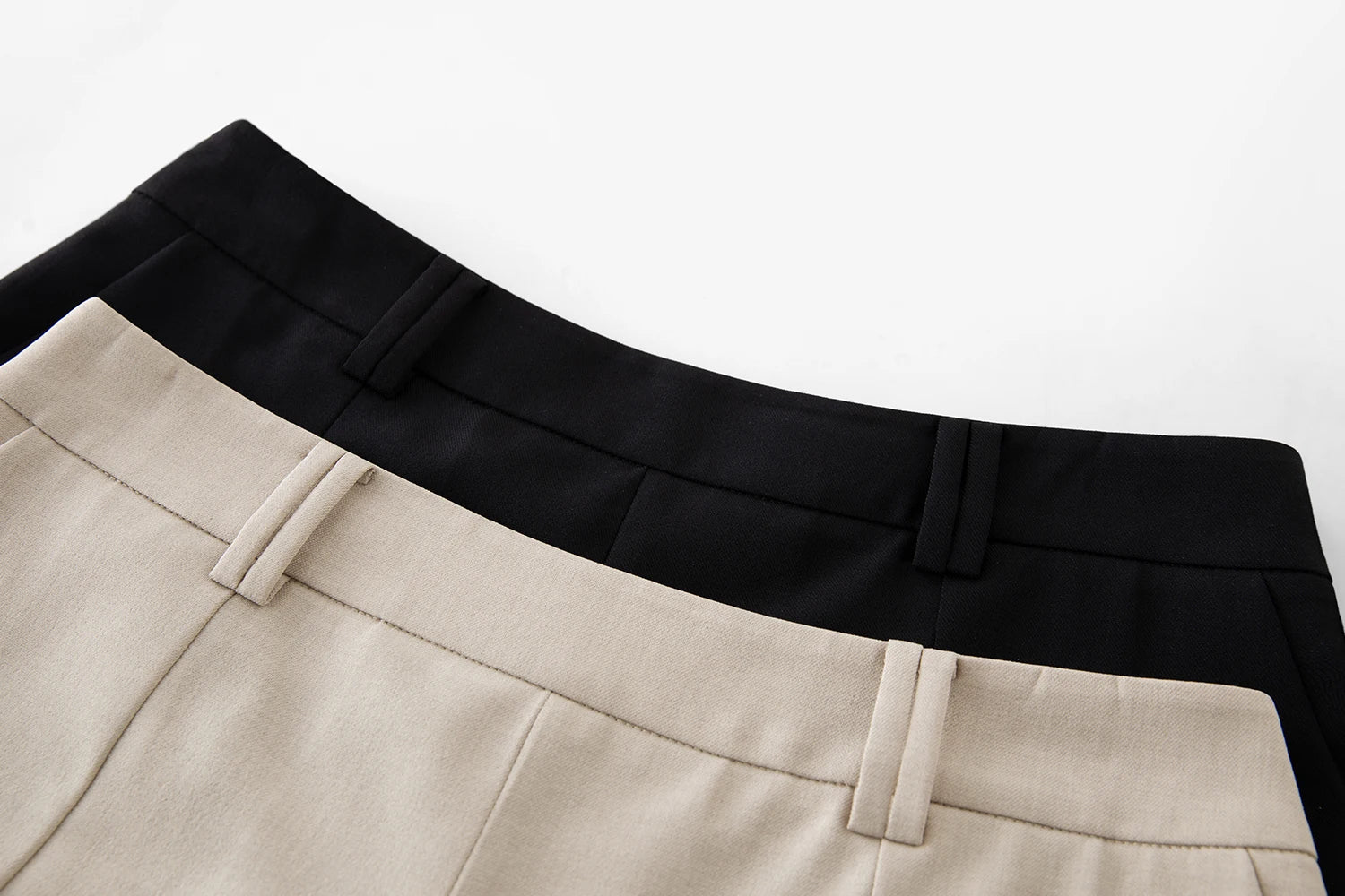ZIQIAO Minimalist Style Old Money Simple Short Skirt Shorts Women 2025 Summer New High Waist Slim Casual Shorts 25ZQ92105